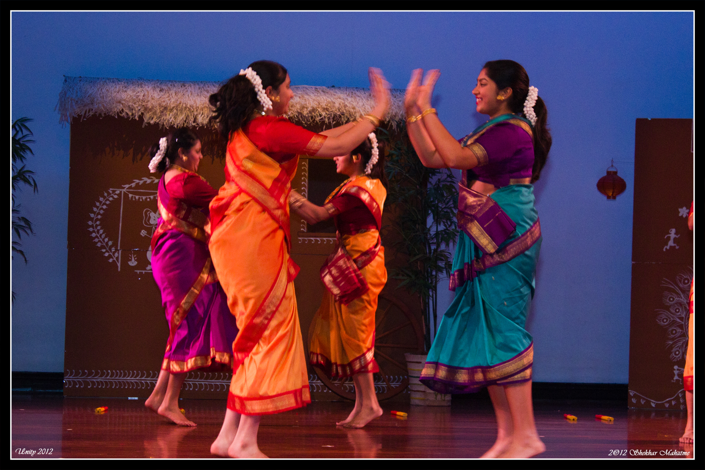 Backstage dance moment photo 19