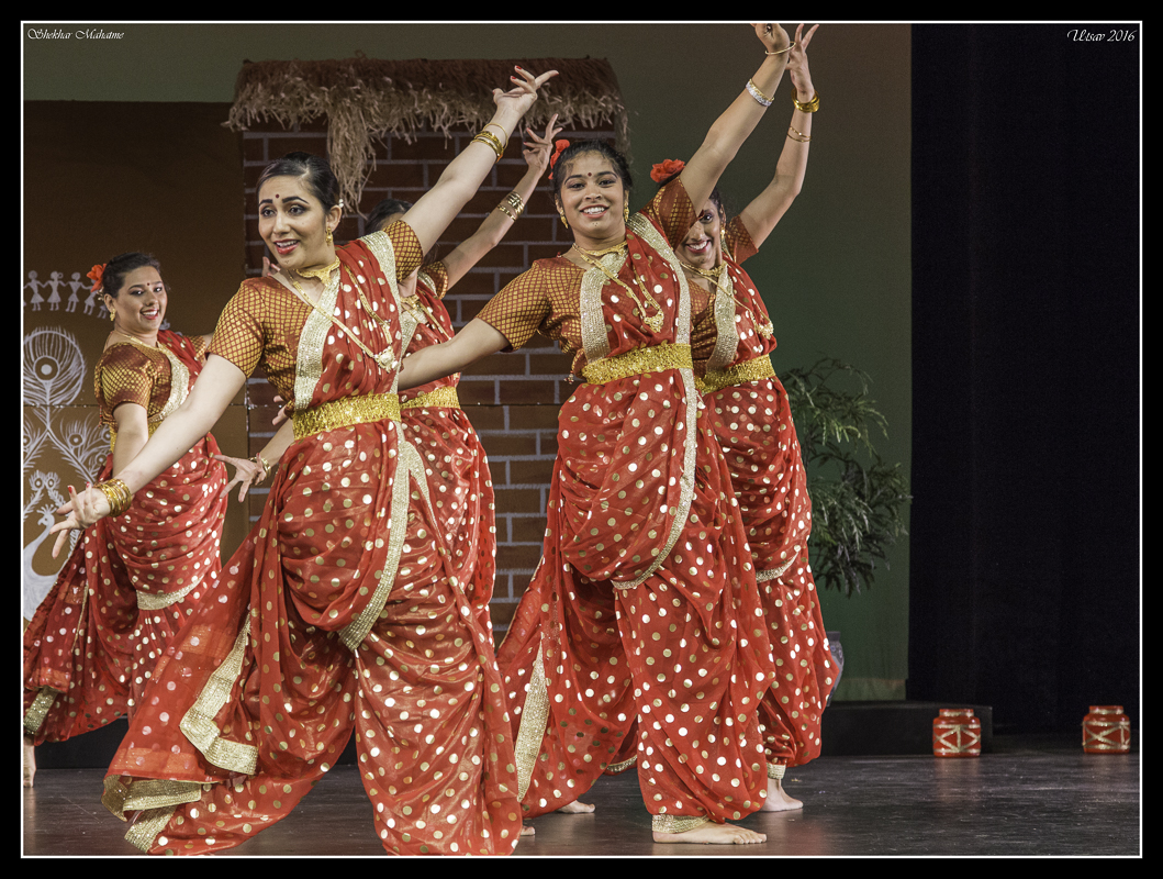 Backstage dance moment photo 24