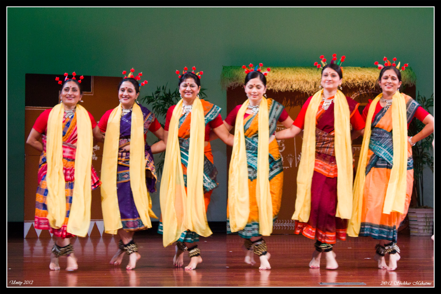 Backstage dance moment photo 29