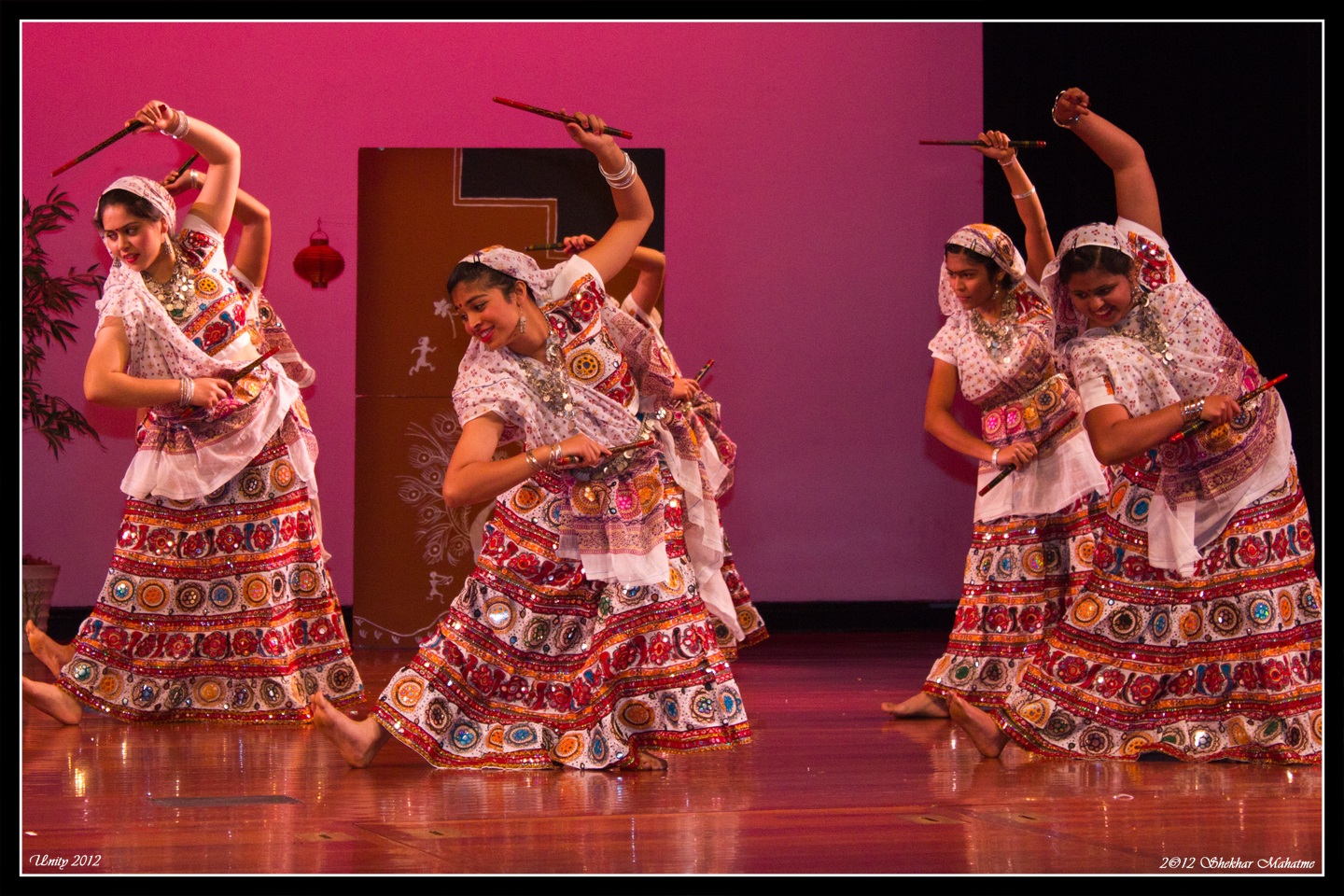 Backstage dance moment photo 4