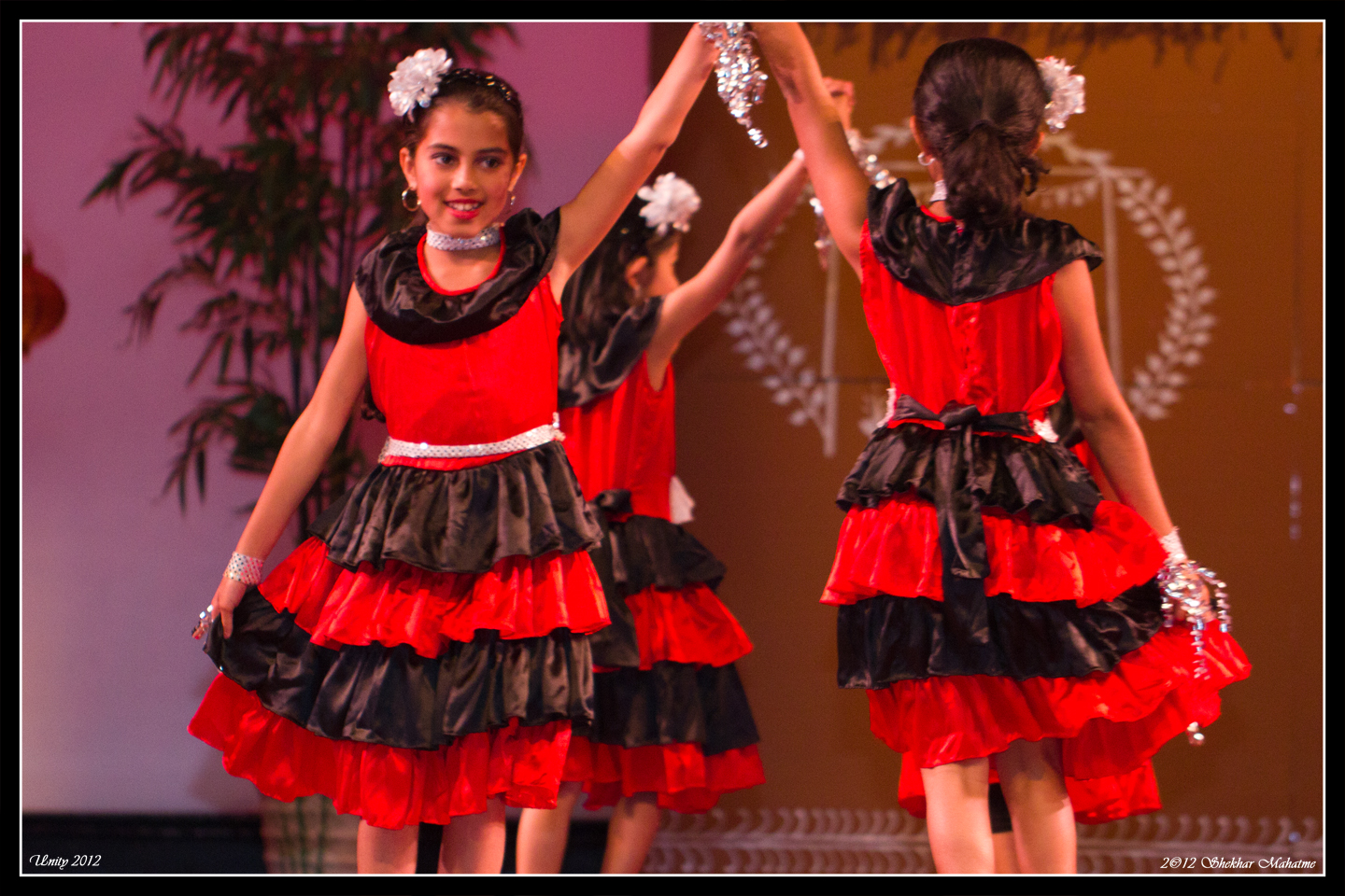 Backstage dance moment photo 9